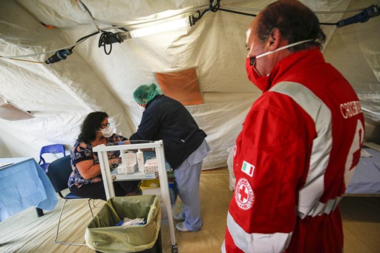 COVID-19: ITÁLIA REGISTA 75 MORTOS E 335 NOVOS CASOS NAS ÚLTIMAS 24 HORAS