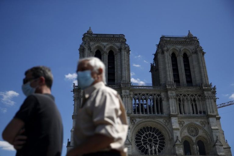 COVID-19: NÚMERO DE MORTES DIÁRIAS EM HOSPITAIS CAIU PARA 31 EM FRANÇA