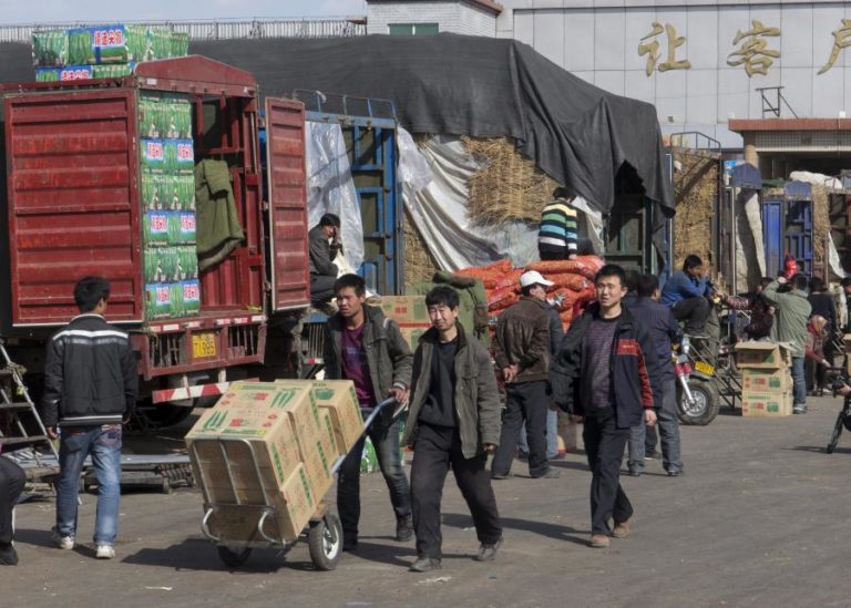 COVID-19: PEQUIM ENCERRA MAIOR MERCADO DE ALIMENTOS APÓS RESSURGIMENTO DE NOVOS CASOS