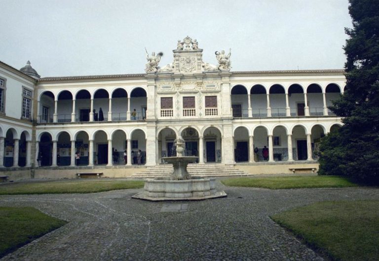 UNIVERSIDADE DE ÉVORA APROVA NOVA ESCOLA NA ÁREA DA SAÚDE COM MEDICINA “EM CARTEIRA”