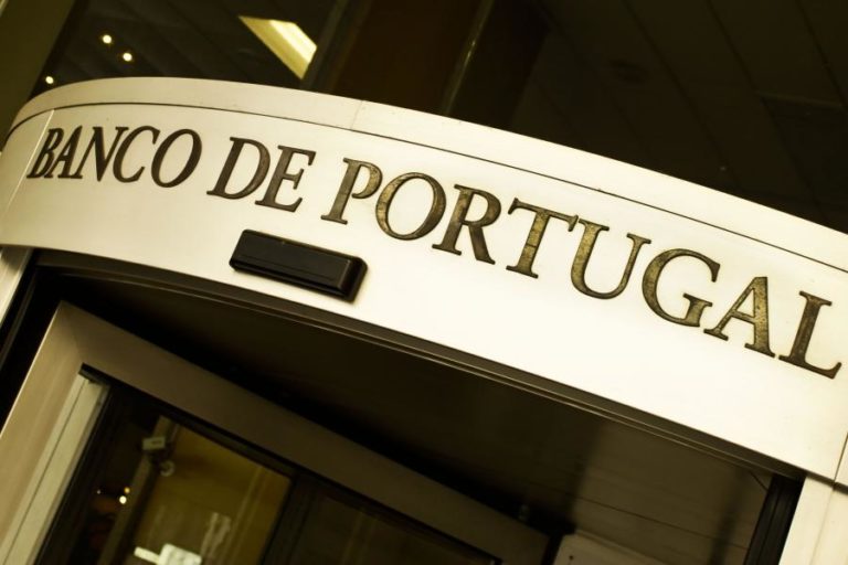 COVID-19: BANCO DE PORTUGAL REVÊ PROJEÇÕES EM BAIXA E ESTIMA QUEDA DO PIB DE 9,5% EM 2020