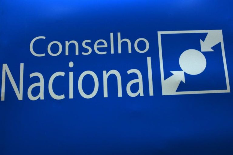 CDS CONVOCA CONSELHO NACIONAL PARA DOMINGO