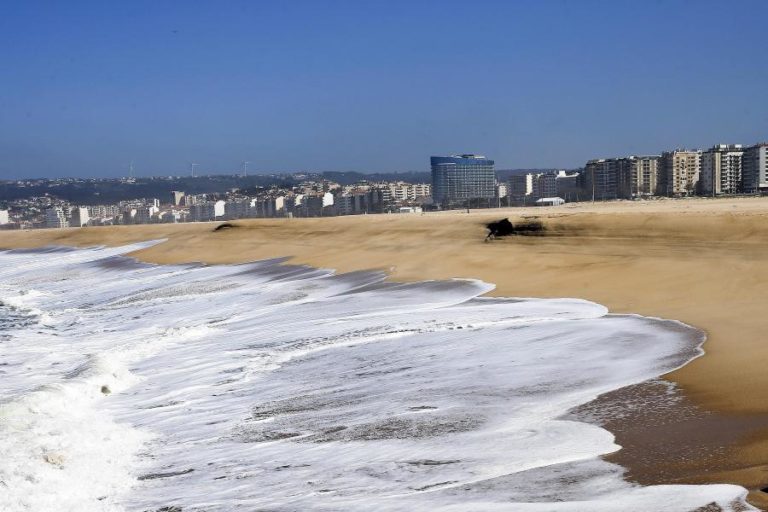 COVID-19: PRAIAS DA FIGUEIRA DA FOZ COM CAPACIDADE PARA 51.200 PESSOAS