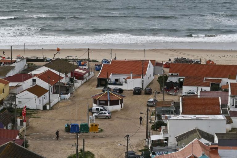 ASSOCIAÇÃO AMBIENTALISTA ZERO CONTRA OBRA EM DUNA PRIMÁRIA, EM ALMADA
