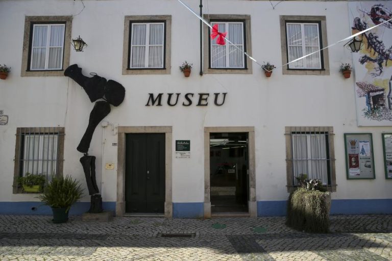 MUSEU DA LOURINHÃ LANÇA PRIMEIRA IMPRESSÃO EM 3D DE UM DINOSSAURO PORTUGUÊS