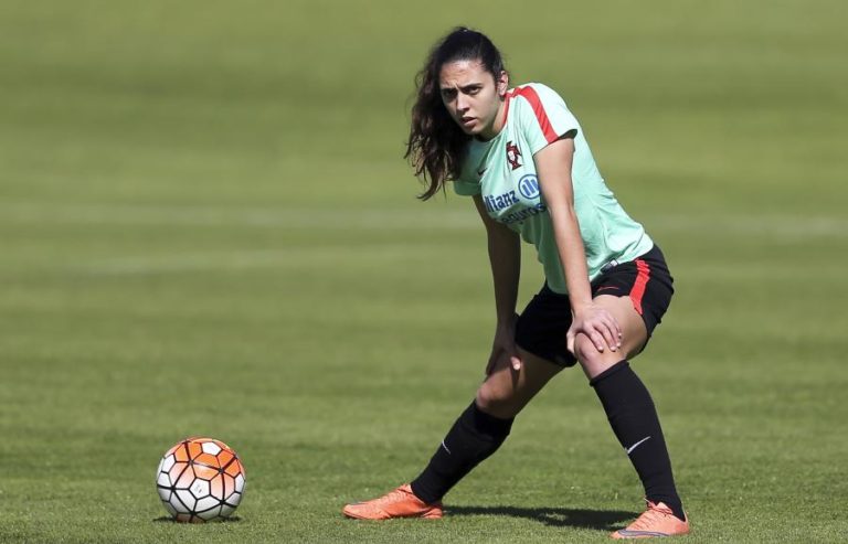 INTERNACIONAL PORTUGUESA FÁTIMA PINTO OPERADA A TUMOR BENIGNO