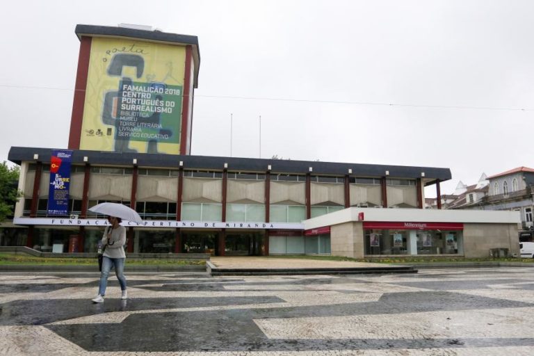 EXPOSIÇÃO REVELA OBRAS MENOS CONHECIDAS DE 33 ARTISTAS DO SURREALISMO PORTUGUÊS