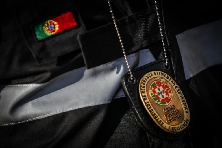 COVID-19: ASAE SUSPENDE FABRICO DE MÁSCARAS CONTRAFEITAS EM EMPRESA DE BARCELOS