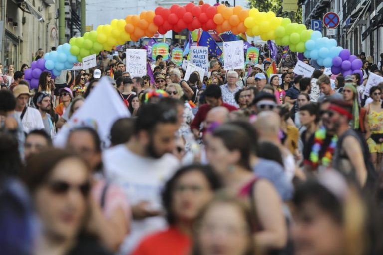 SOCIEDADE PORTUGUESA ESTÁ MAIS ABERTA, MAS AINDA HÁ MUITA GENTE NO ARMÁRIO – MIGUEL VALE ALMEIDA