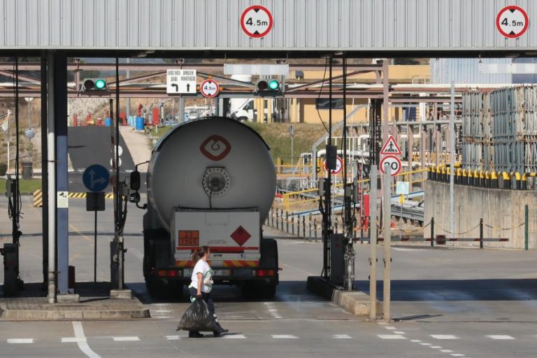 COVID-19: SINDICATO DOS MOTORISTAS DE MATÉRIAS PERIGOSAS DENUNCIA ‘LAY-OFF’ ILÍCITO