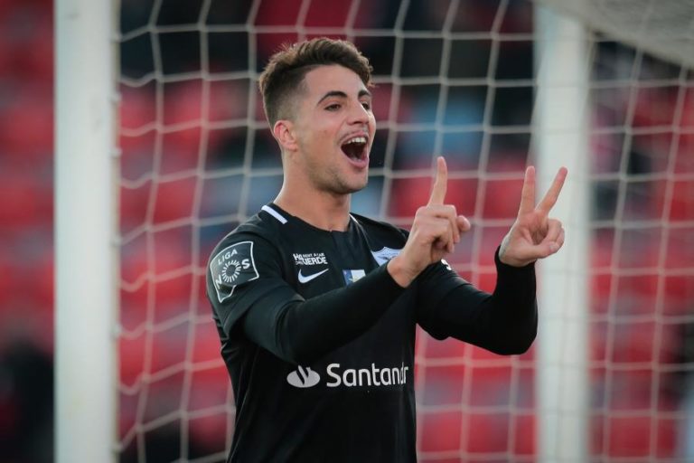 FÁBIO CARDOSO DIZ QUE VITÓRIA SOBRE O BENFICA É “HISTÓRIA PARA CONTAR AOS NETOS”