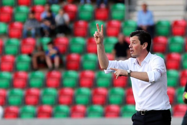 NUNO MANTA SANTOS ALIVIA PRESSÃO DO DESPORTIVO DAS AVES NA VISITA AO GIL VICENTE