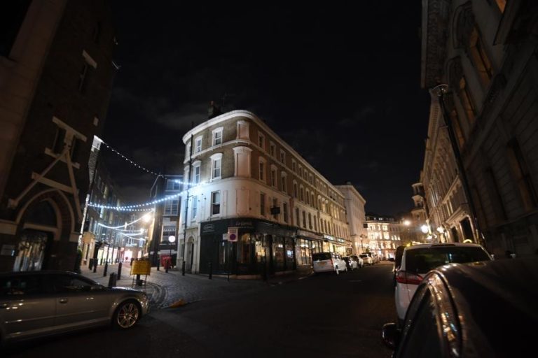 COVID-19: REINO UNIDO REGISTA MAIS 184 MORTES, ULTRAPASSA OS 42 MIL ÓBITOS