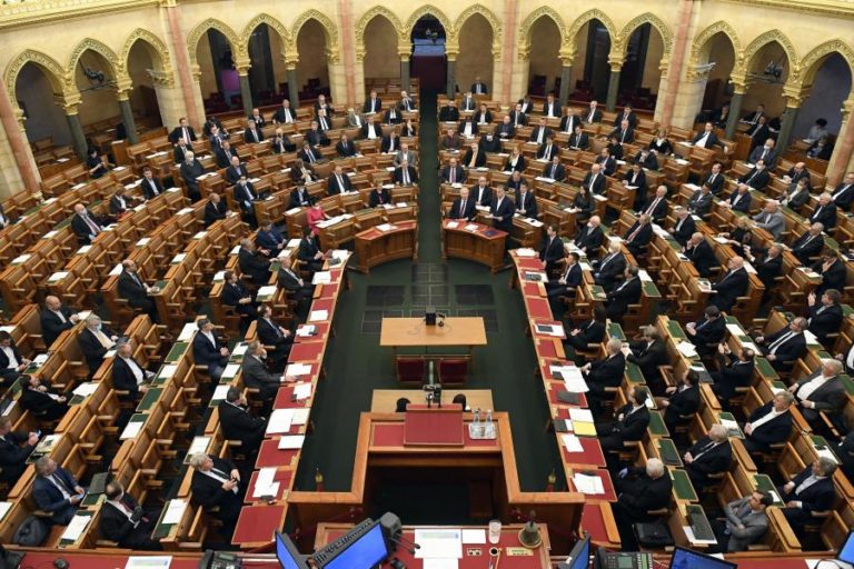 COVID-19: PARLAMENTO DA HUNGRIA VOTA HOJE FIM DO ESTADO DE EMERGÊNCIA