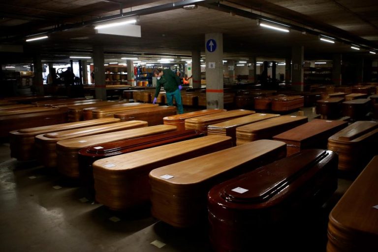 COVID-19: VÍRUS JÁ MATOU 469.060 PESSOAS E INFETOU MAIS DE NOVE MILHÕES NO MUNDO