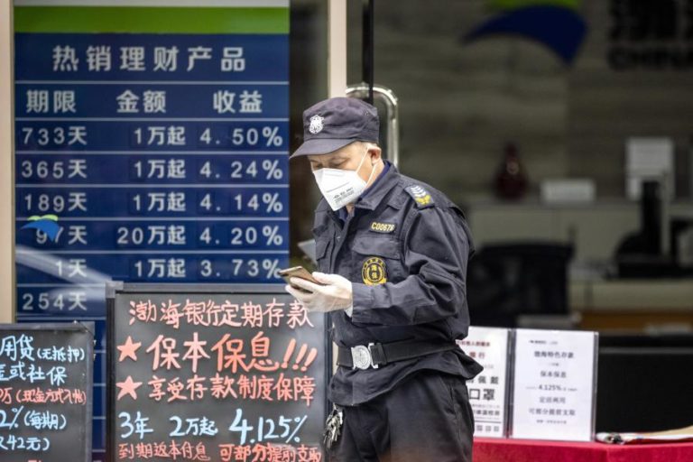 BOLSA DE XANGAI ENCERRA A SUBIR 0,24%