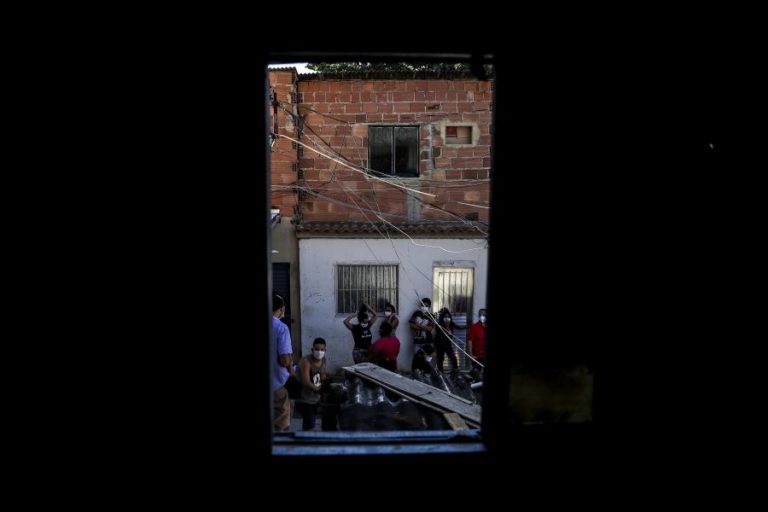 COCID-19: MAIS DE METADE DE MORADORES DE FAVELA NÃO CUMPREM MEDIDAS DE PREVENÇÃO NO BRASIL