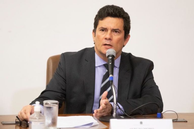 SERGIO MORO COMPARA BOLSONARO A LULA E “PISCA O OLHO” A NOVOS MOVIMENTOS