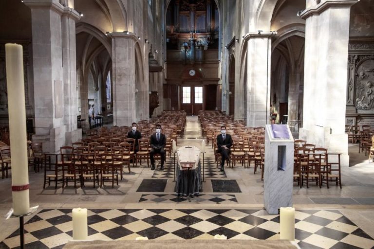 COVID-19: FRANÇA REGISTA 57 MORTES NAS ÚLTIMAS 24 HORAS