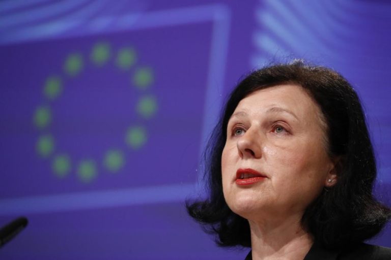 COVID-19: BRUXELAS CRIA “LISTA DE TAREFAS” PARA PLATAFORMAS COMBATEREM NOTÍCIAS FALSAS