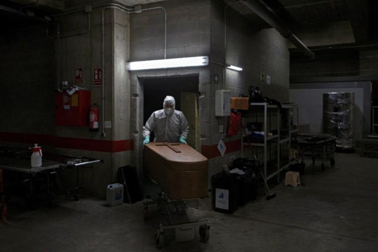 COVID-19: ESPANHA COM UM TOTAL DE 27.128 MORTES E APENAS UM ÓBITO NAS ÚLTIMAS 24 HORAS