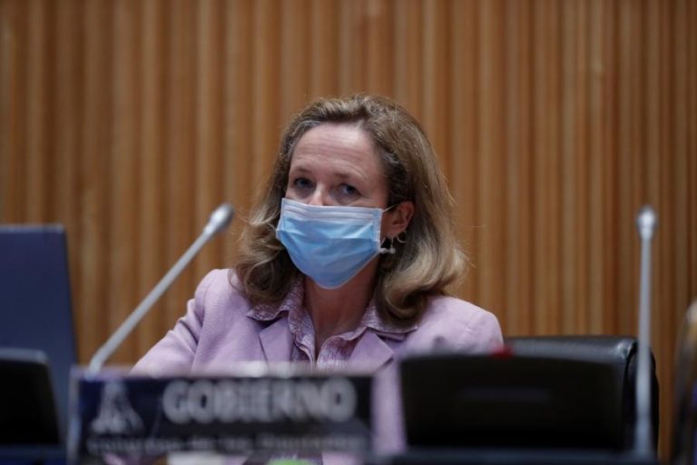 ESPANHA TENTA “AMADURECER” NADIA CALVIÑO PARA SUCEDER A CENTENO NO EUROGRUPO