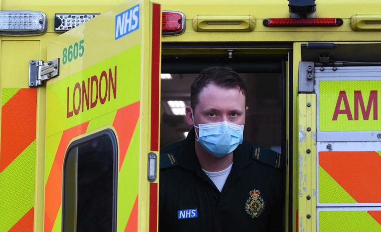 COVID-19: REINO UNIDO REGISTA 100 MORTES E 890 NOVOS CASOS NAS ÚLTIMAS 24 HORAS