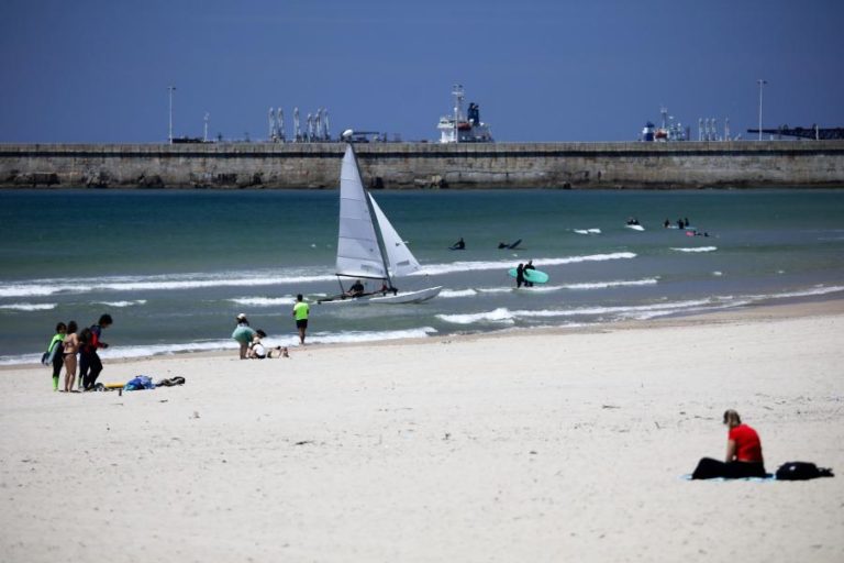 COVID-19: PRAIA DE MATOSINHOS LIDERA LISTA A NORTE COM CAPACIDADE PARA MAIS DE 8 MIL BANHISTAS