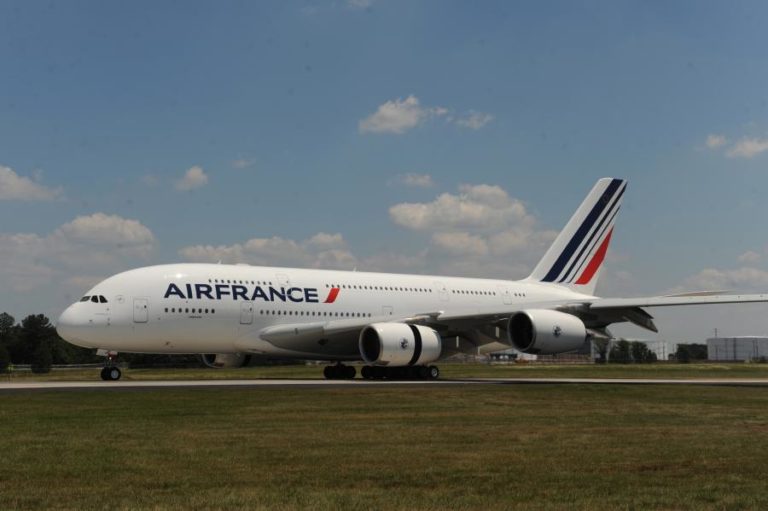 AIR FRANCE PREPARA SUPRESSÃO DE MILHARES DE EMPREGOS, MAS SEM DESPEDIMENTOS