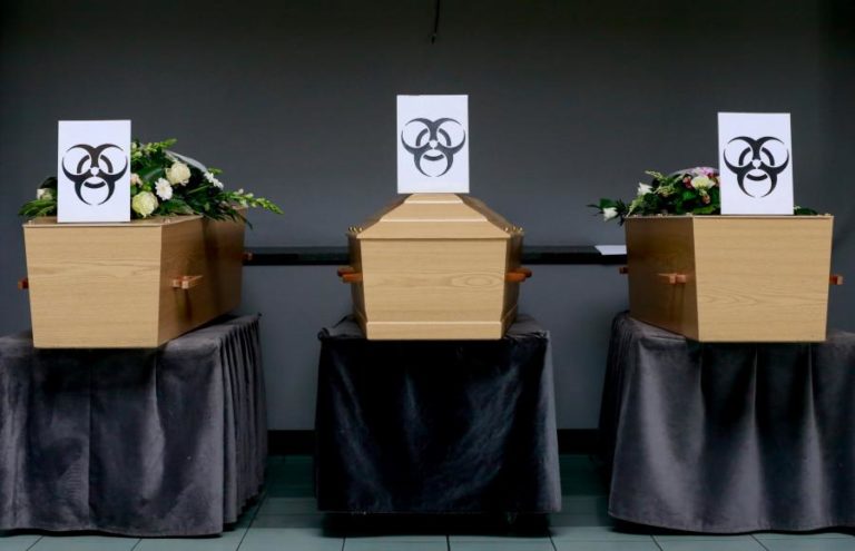 COVID-19: MORTES ULTRAPASSAM 490 MIL E INFEÇÕES 9,6 MILHÕES NO MUNDO