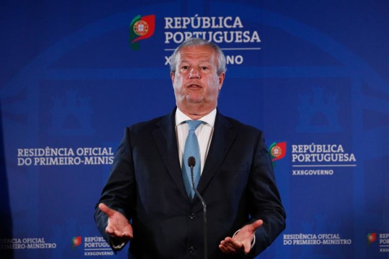 COVID-19: TURISMO QUER PROLONGAMENTO DO ‘LAY-OFF’ E FIM DO PAGAMENTO POR CONTA