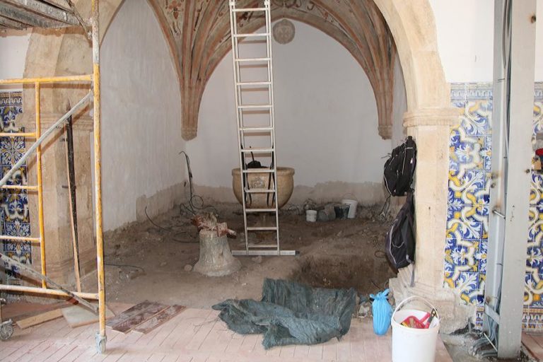 PROJETO VAI PINTAR FACHADAS DE 85 CASAS DA HISTÓRICA CIDADE VELHA CABO-VERDIANA