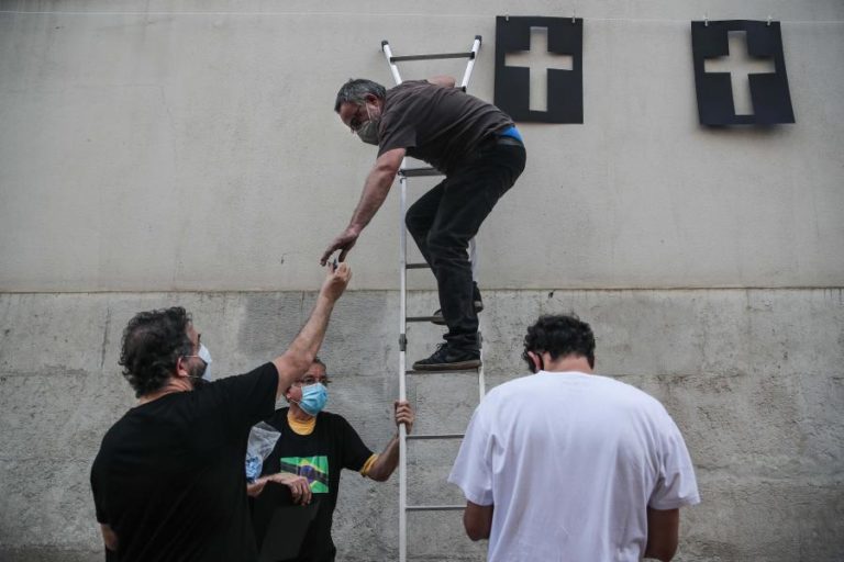 COVID-19: BRASIL REGISTA MAIS 909 MORTES E TORNA-SE NO SEGUNDO PAÍS COM MAIS ÓBITOS