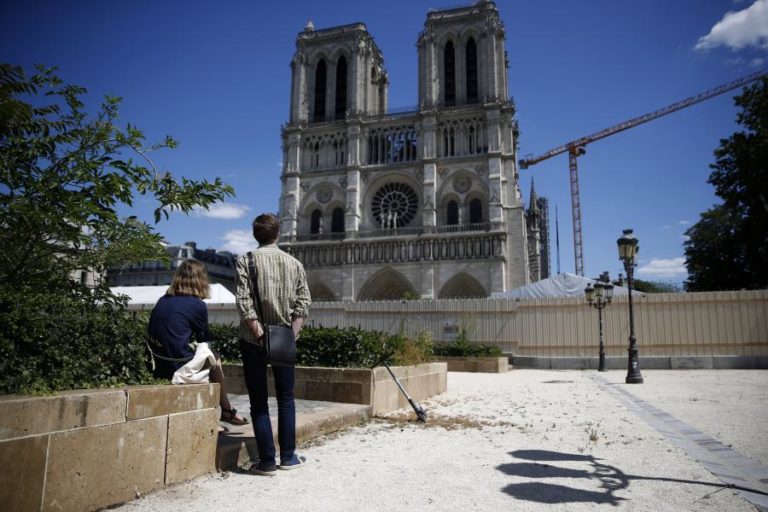 ÚLTIMA FASE DA DESMONTAGEM DE ANDAIME EM NOTRE-DAME COMEÇA NA SEGUNDA-FEIRA