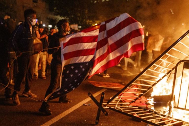 MAIS DE QUATRO MIL DETIDOS NOS EUA APÓS MORTE DE GEORGE FLOYD