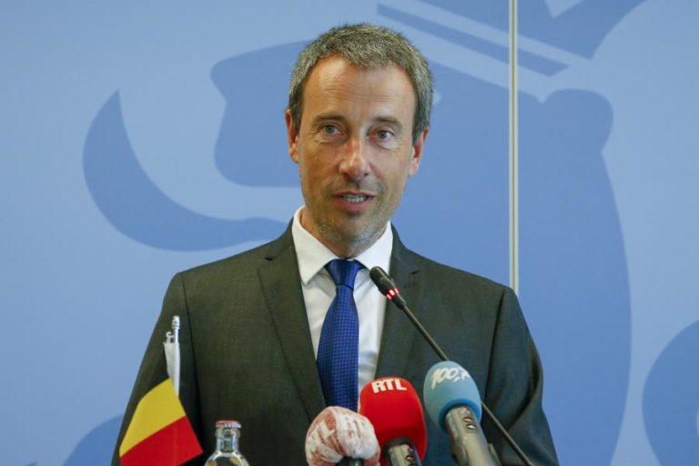 COVID-19: MINISTRO BELGA DIZ QUE ALGUNS PAÍSES DA UE COMPETEM PARA ATRAIR TURISTAS