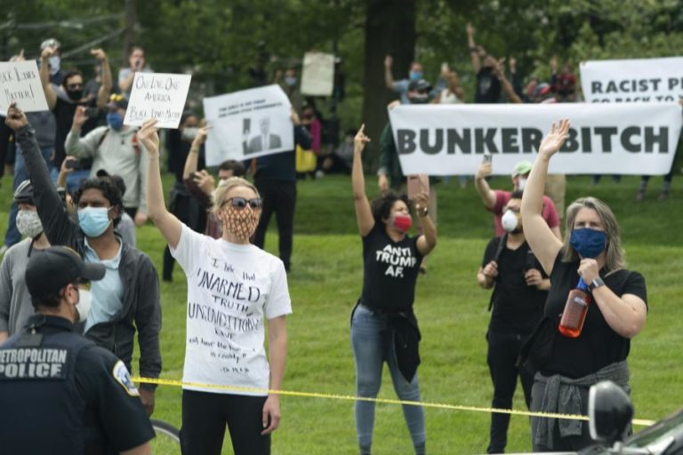 EUA/FLOYD: TRUMP NEGOU TER-SE ABRIGADO NUM ‘BUNKER’ DA CASA BRANCA