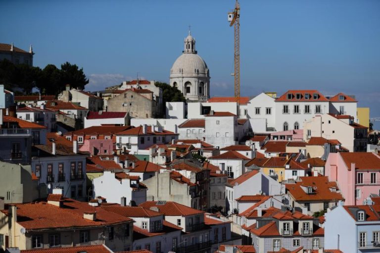 JORNAL ESPANHOL EL PAÍS RECONHECE INCORREÇÃO DEPOIS DE QUEIXA DO MNE PORTUGUÊS