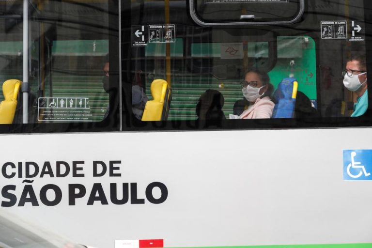 COVID-19: DIVULGAÇÃO DE DADOS NO BRASIL É ALTERADA E BOLSONARO JUSTIFICA COM INCONSISTÊNCIAS