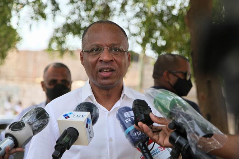 COVID-19: MINISTRO DO TURISMO COM PLENOS PODERES PARA TRAVAR AVANÇO NA ILHA CABO-VERDIANA DO SAL
