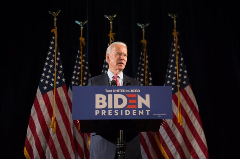 COVID-19: BIDEN EXCLUI REALIZAÇÃO DE COMÍCIOS ANTES DAS PRESIDENCIAIS NOS EUA