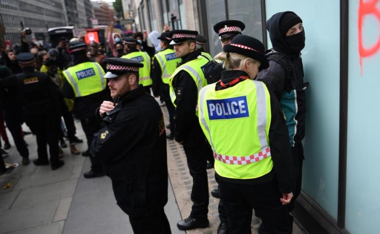 MANIFESTAÇÕES ANTI-RACISTAS NA EUROPA MARCADAS POR DETENÇÕES E FERIDOS