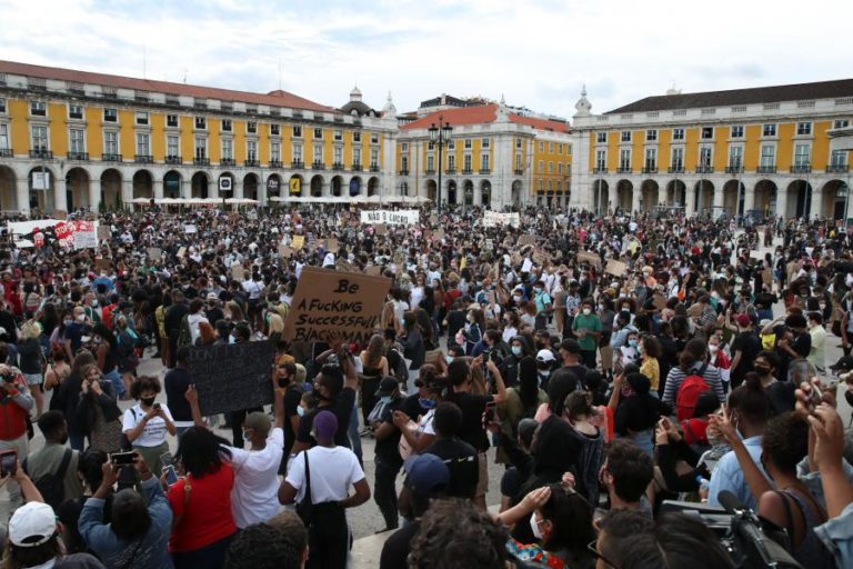 MARCHA CONTRA O RACISMO ENCHEU RUAS DE LISBOA PORQUE EM PORTUGAL “TAMBÉM HÁ INTOLERÂNCIA”