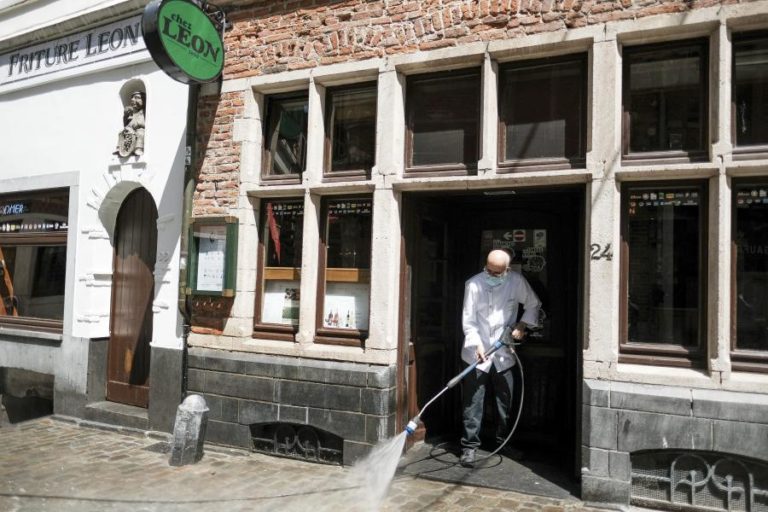 COVID-19: BÉLGICA REDUZ EM 17% MÉDIA DE CASOS DIÁRIOS E PARA METADE O DE MORTES