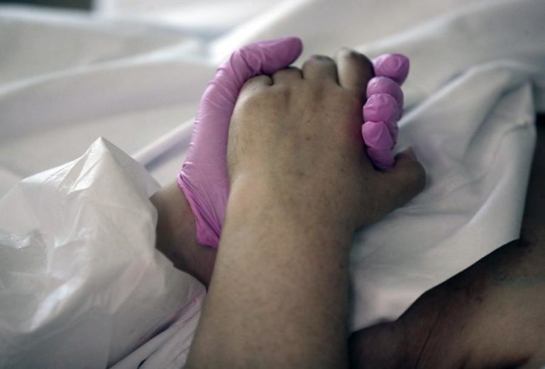 COVID-19: ÓBITOS RELACIONADOS COM A PANDEMIA NA RÚSSIA EM ABRIL AUMENTAM MAIS DO DOBRO