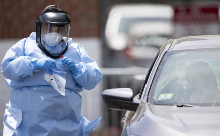 COVID-19: EUA ULTRAPASSAM OS DOIS MILHÕES DE CASOS