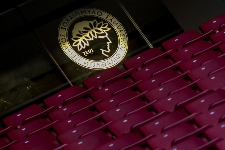 LÍDER OLYMPIACOS, DE PEDRO MARTINS, VENCE ARIS E TEM MAIS 17 PONTOS DO QUE AEK