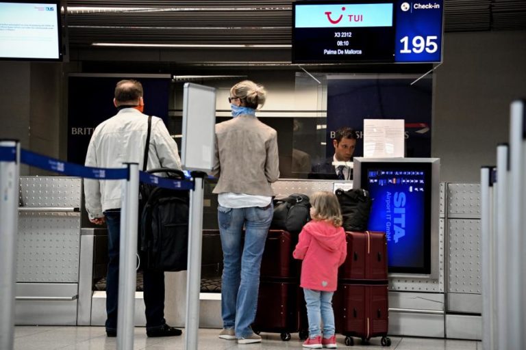 CHEGARAM HOJE A ESPANHA PRIMEIROS TURISTAS ESTRANGEIROS DEPOIS DE FECHO DAS FRONTEIRAS