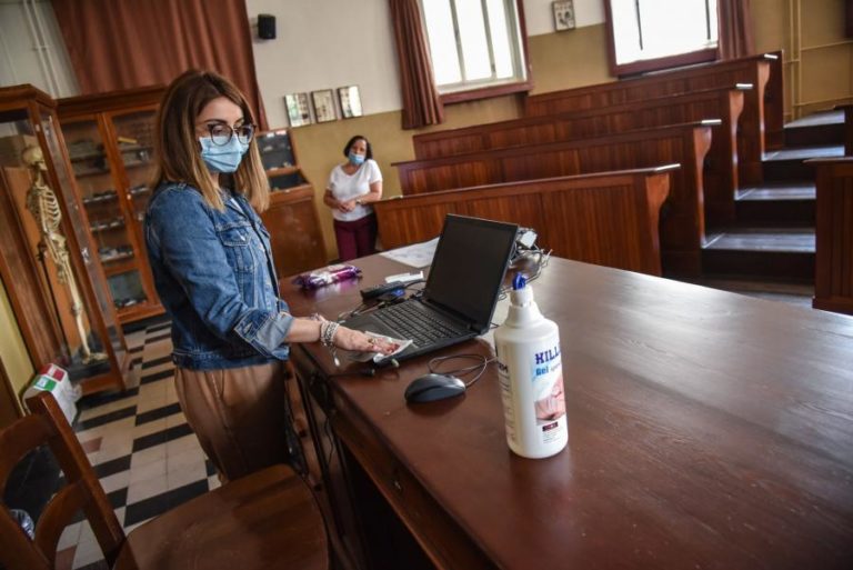 COVID-19: NÚMERO DE ÓBITOS DIÁRIOS E DE NOVOS CASOS SOBEM EM ITÁLIA