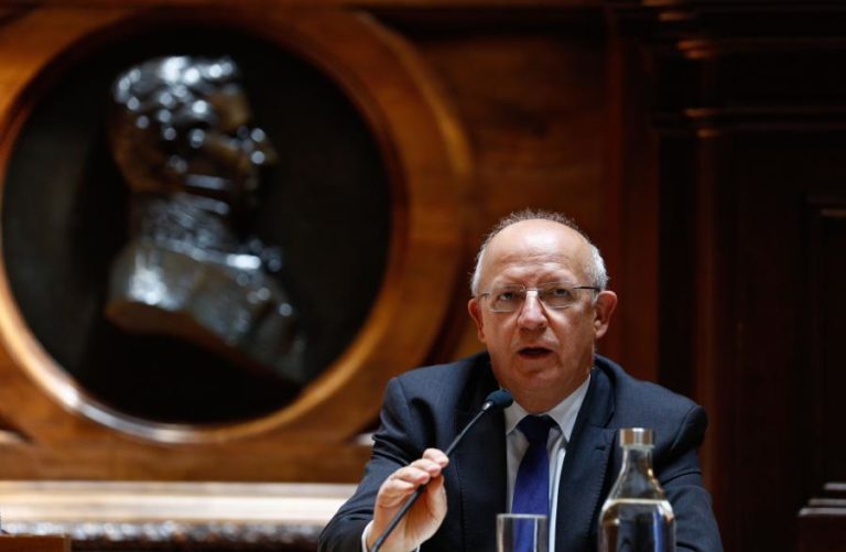 SANTOS SILVA LAMENTA QUE DURÃO BARROSO TENHA DEMORADO 17 ANOS A RECONHECER ERRO NA CIMEIRA DAS LAJES